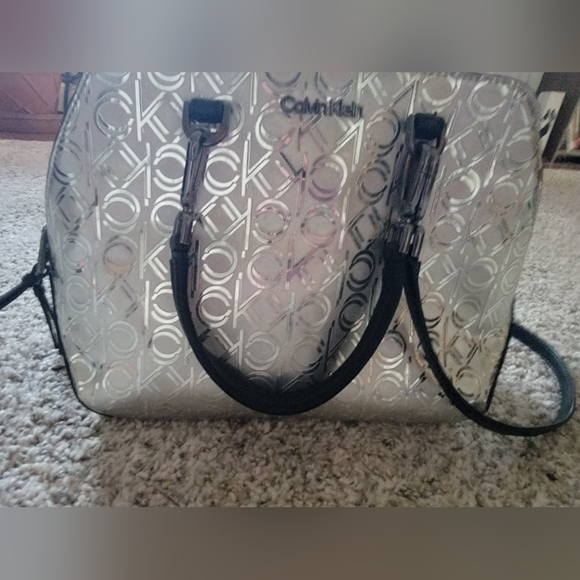 Calvin Klein purse - Picture 2 of 11